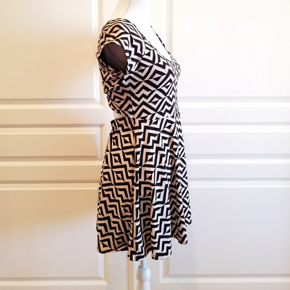 Victoria's Secret PINK Dress Geometric Cross Back - Picture 3 of 4